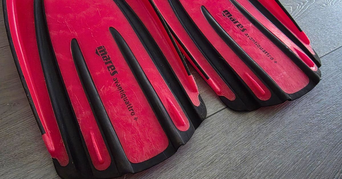Close up of the blade tips of a pair of Mares Avanti Quattro + fins showing scuff from years of use. For article titled Mares Avanti Quattro Plus Review