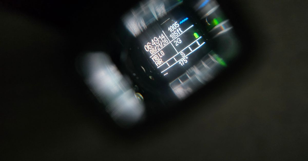 Close up of SCUBAPRO Galileo HUD mini OLED display. For article titled SCUBAPRO Galileo HUD Review