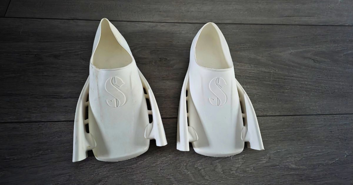 SCUBAPRO Modular Fin System Full Foot Pockets side by side showing wear from a handful of dives. For an article titled SCUBAPRO Modular Fin System Full Foot Pocket Review