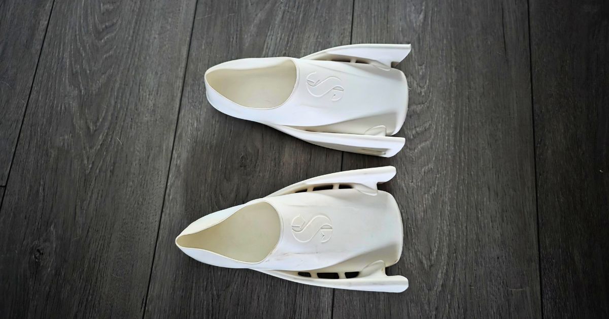 SCUBAPRO Modular Fin System Full Foot Pockets side by side showing showing wear from a handful of dives. For an article titled SCUBAPRO Modular Fin System Full Foot Pocket Review