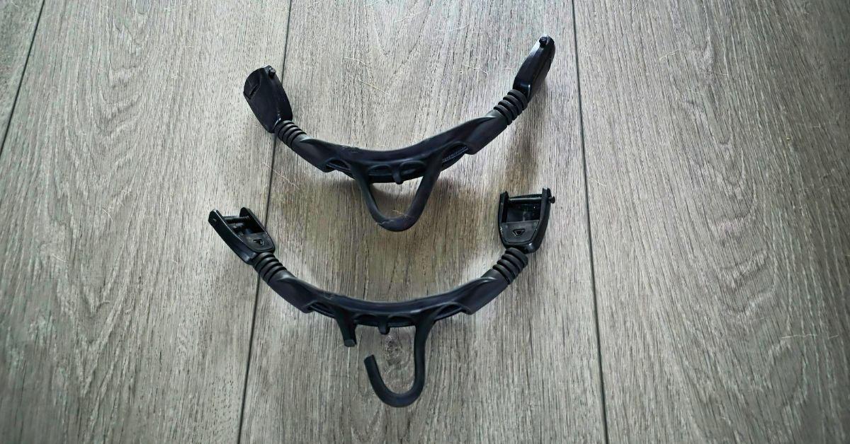 SCUBAPRO Seawing Supernova OEM straps side by side showing an intake one and one that has a broken pull loop. For an article titled SCUBAPRO Seawing Supernova Review