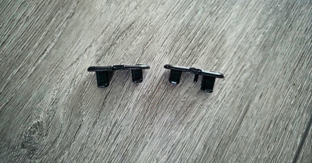 Close up of SCUBAPRO Seawing Supernova locking plates showing an intact one next to one with a broken off peg. For article titled SCUBAPRO Modular Fin System Full Foot Pocket Review