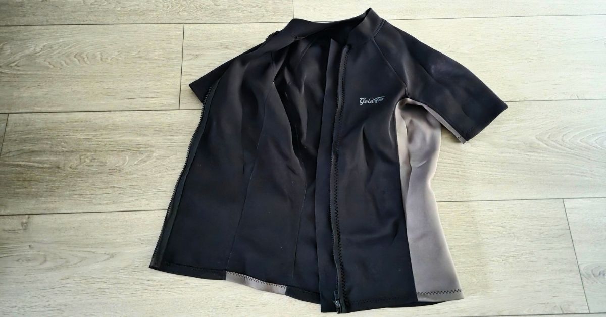 Image of GoldFin 2mm wetsuit inner lining showing wear from use. For article titled GoldFin 2mm Wetsuit Top & Wetsuit Shorts Review.